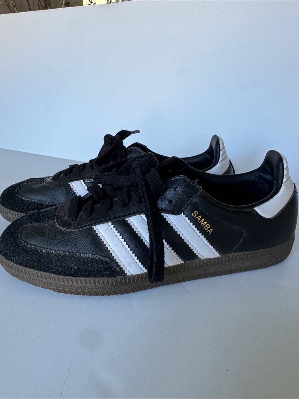 adidas unisex Samba Sneakers in Black and White Size 4.5